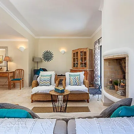 Sleeps 4 Pool Air Con T678672 * Vale do Lobo